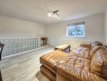 Leat Close, CM21, Sawbridgeworth - Photo 2