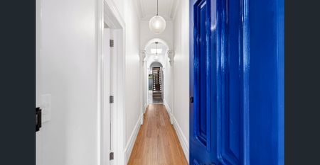 Victorian Beauty - Photo 2