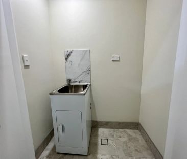 NEAR NEW - 2 BEDROOM GRANNY FLAT - Water Included - Photo 2