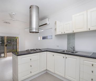 Spacious family home + separate studio, minutes to the beach! - Photo 6