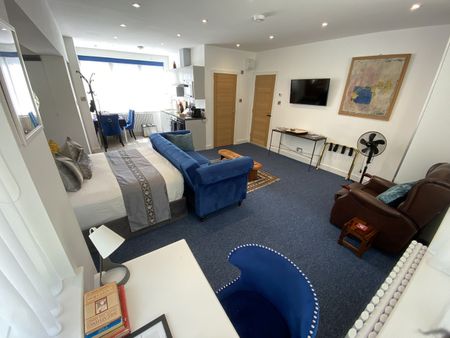 Studio Flat, Surrenden Crescent, BN1 - Photo 3
