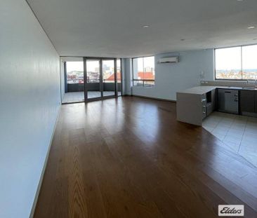 Sunny North/East facing apartment with stunning city and ocean views. - Photo 5