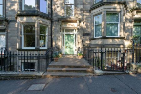 5 bedroom terraced house to rent - Photo 3
