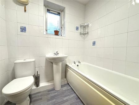 2 bedroom semi-detached house to rent - Photo 3
