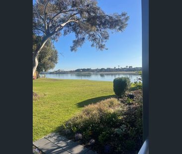 Lakefront ground floor apartment - Photo 6