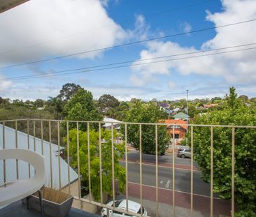 Light and Bright Studio Apartment - Photo 4