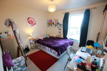 3 Bed Terraced House, Blenheim Gardens, RG1 - Photo 4