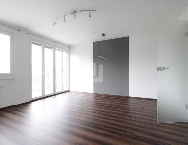 WINDISCH Immobilien - Gemütliche 2-Zi. Wohnung mit Lift und EBK - zentral in Erding! - Photo 1