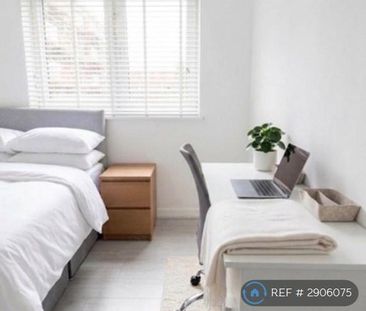 3 bedroom flat to rent - Photo 1
