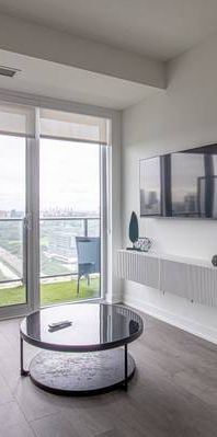 Toronto Furnished Condo Rental – 1 Bed, 1 Bath, City Views, Balcony - Photo 1