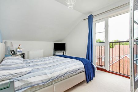 2 Bedroom Flat / Apartment - Winton Close, Winchester - Photo 2