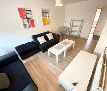 2 bedroom flat to rent - Photo 2