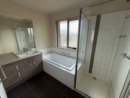 Modern Townhouse - Perfectly Positioned! - Photo 4