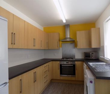 2 bedroom Flat To Let - Photo 4