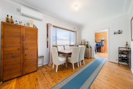 TWO BEDROOM HOME WITH LARGE DOUBLE GARAGE - Photo 3