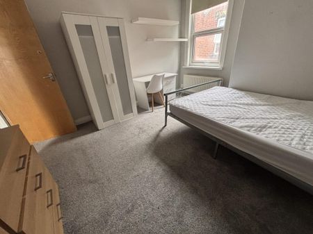 28 St Michaels Terrace, Leeds, LS6 3BQ - Photo 3