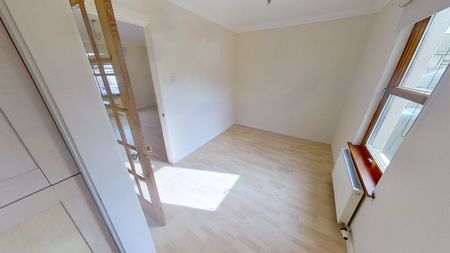 3 bedroom terraced house to rent - Photo 5