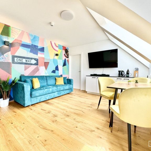 Stilvolle Dachgeschossresidenz mit hochwertiger Ausstattung und urbanem Wohnkomfort | ZELLMANN IMMOBILIEN - Photo 1