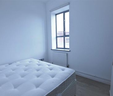 3 bedroom flat to rent - Photo 2