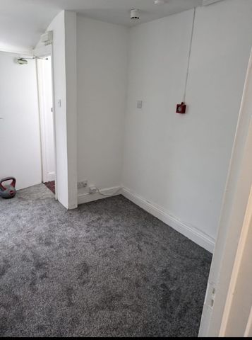 1 Bed Flat, Lauriston Road, E9 - Photo 2