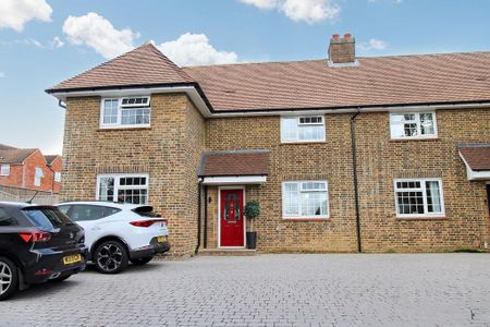 3 bedroom semi-detached house to rent - Photo 3
