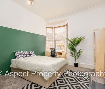 Modern & Stylish Living. Huge Rooms! CV31 Room 7 - Photo 6