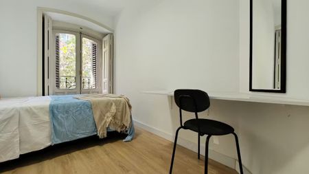 Calle de Trafalgar, Madrid, Community of Madrid 28010 - Foto 4