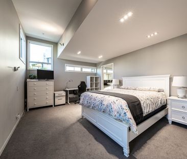Architectural Masterpiece with Panoramic City & Harbour Views - Photo 4
