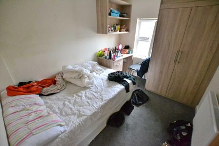 6 bedroom terraced house to rent - Photo 2