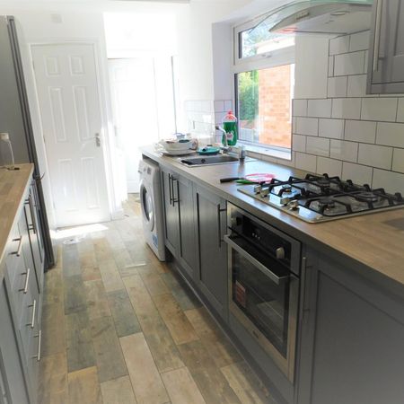 47 Cumberland Road - Recently Renovated and Great LocationLoughborough - Photo 4