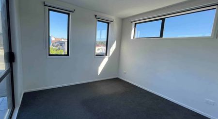 Only 10mins Drive away from Ormiston Town Centre. - Photo 2