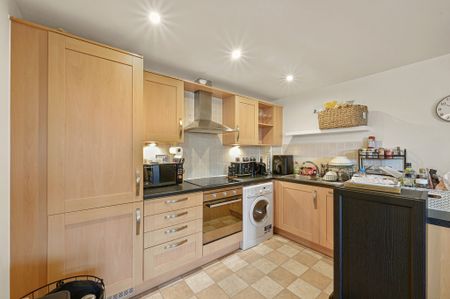 Colborne Court, SW19, London - Photo 3