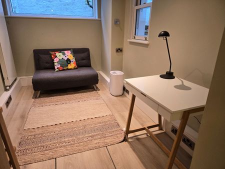 1 Bed Flat, Overstone Road, W6 - Photo 3