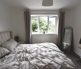 2 bedroom Flat in Flat 26, Leeds - Photo 1