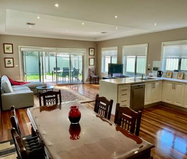 Altona North - Photo 1