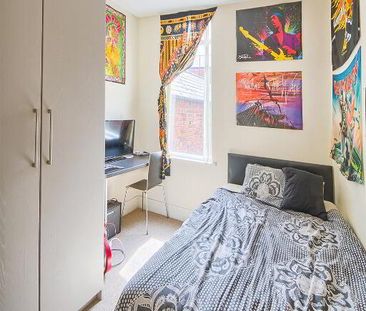 18 Fitzroy Avenue, Belfast, BT7 1HW - Photo 5