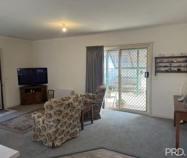 3BR TOWNHOUSE-WESTSIDE LOCATION - Photo 2