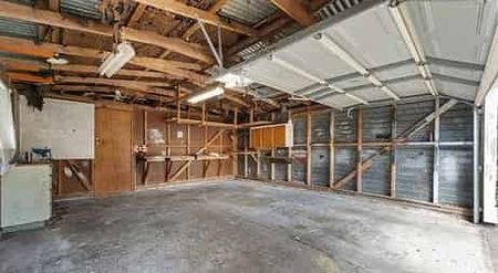 Easy Access to Motorway, Sunny Full sized site - Photo 3