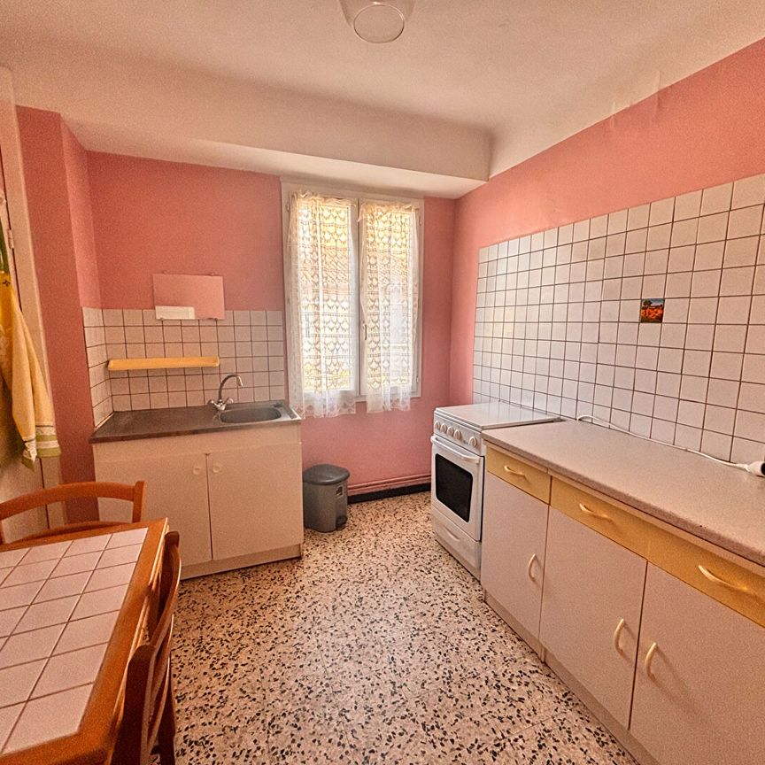 NIMES ST CESAIRE CHAMBRE DE 25M² ET PARKING, ETUDIANT, - Photo 1