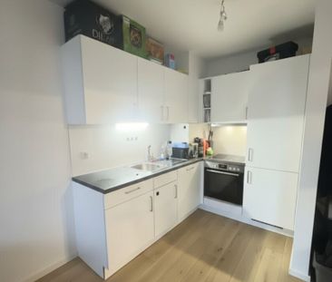 Attraktive 2 Zimmer Wohnung mit Loggia unmittelbar bei der U3 - Photo 2