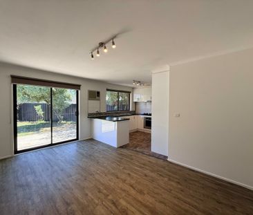 8 Greenhill Rise, Hampton Park VIC - Photo 2