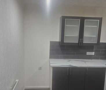 3 Bed Terraced House, Heversham Walk, M18 - Photo 3