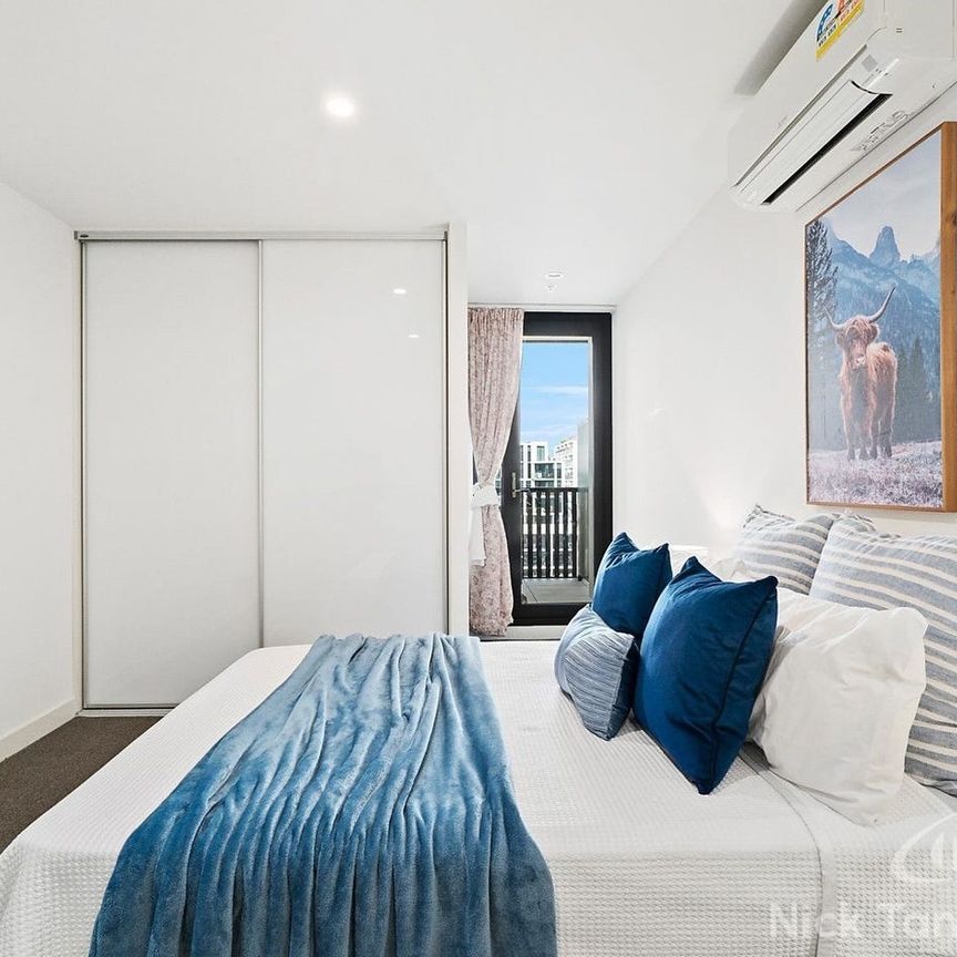 SPACIOUS HOME WITH BOX HILL GARDENS VIEW - Photo 1