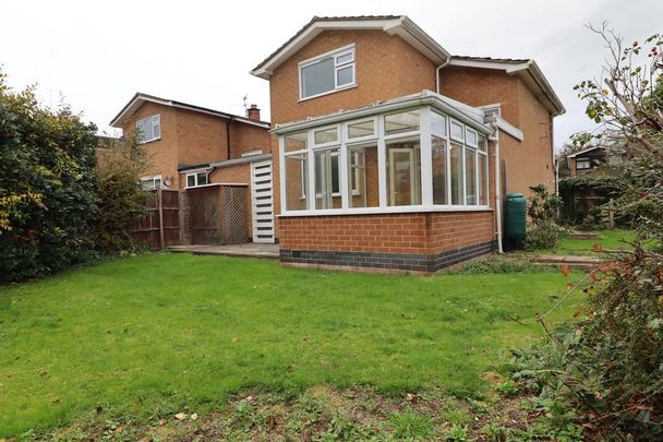 4 bedroom link detached house to rent - Photo 1