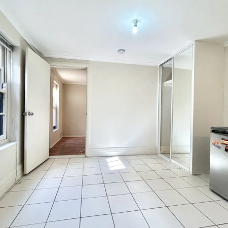 Well maintained studio with convenient setting - Photo 4