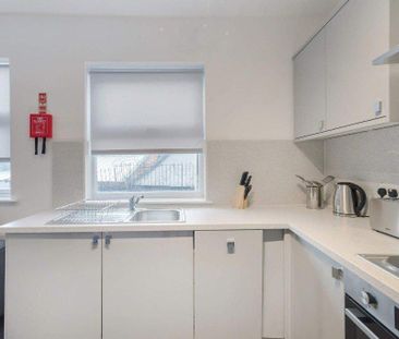 2 bedroom end of terrace house to rent - Photo 4