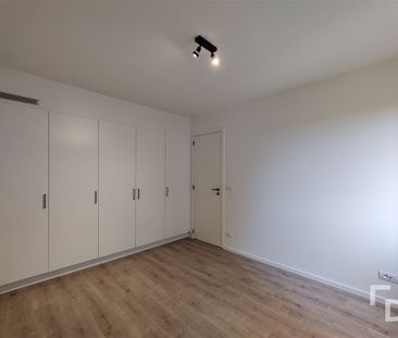 Gezellig dakappartement met terras en autostaanplaats. - Photo 3