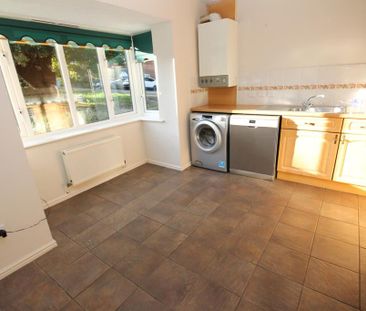 3 bedroom semi-detached house to rent - Photo 6