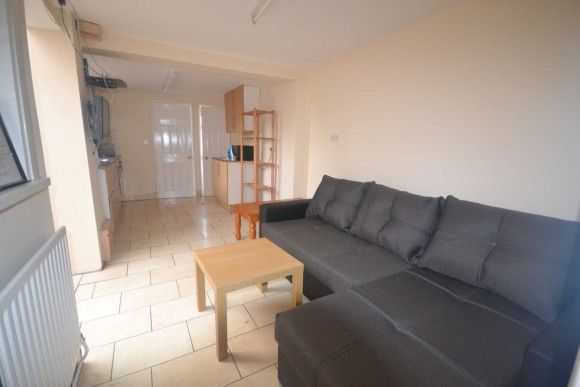 7 Bed - Donnington Gardens, Reading - Photo 1