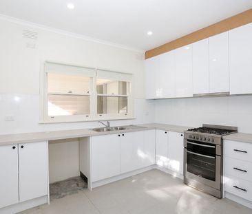 Large Family Home - Photo 6